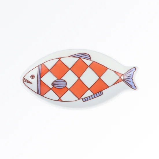 Fish-shaped dish