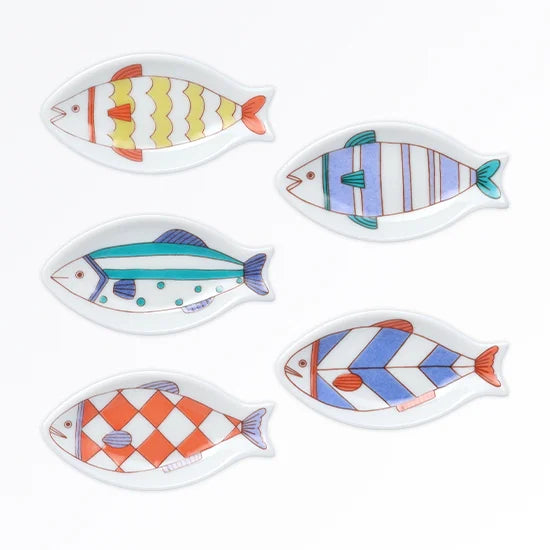 Fish-shaped condiment plates